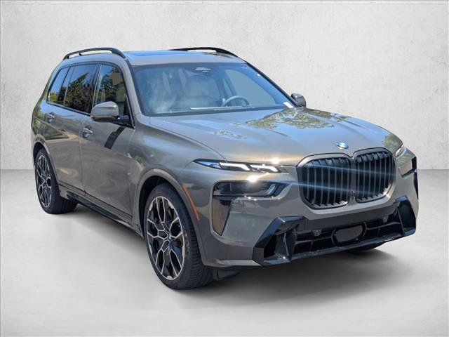 Used 2025 BMW X7 xDrive40i w/ M Sport Package AWD/4WD image 3