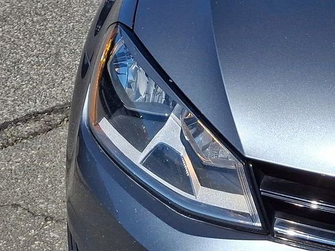 Used 2017 Volkswagen Golf S FWD image 28