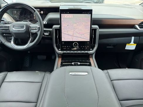 New 2026 GMC Yukon Denali w/ Denali Reserve Package AWD/4WD image 9