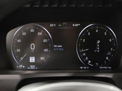 Used 2022 Volvo XC90 T6 Momentum w/ Climate Package image 10