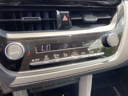 Used 2025 Toyota Corolla Cross LE FWD image 24