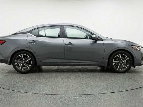 Used 2025 Nissan Sentra SV FWD image 11
