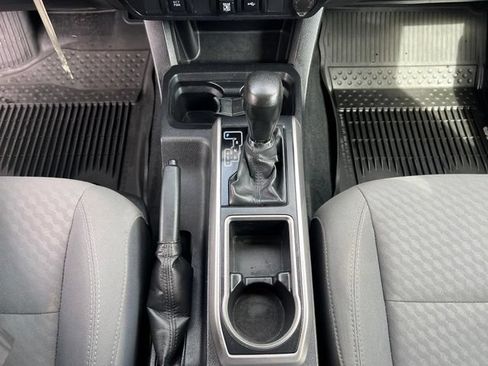 Used 2020 Toyota Tacoma SR5 AWD/4WD image 23