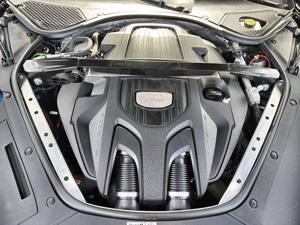 Used 2021 Porsche Panamera RWD image 17