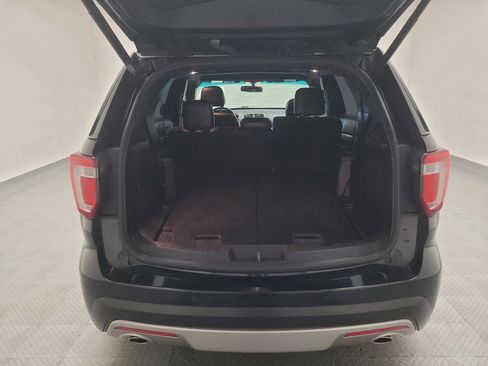 Used 2017 Ford Explorer XLT w/ Equipment Group 202A FWD image 29