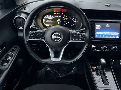 Used 2024 Nissan Kicks SV image 15