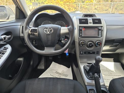 Used 2013 Toyota Corolla LE image 7