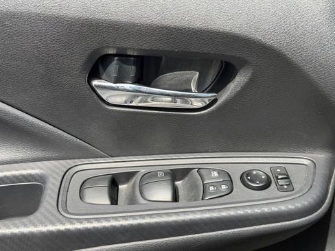 Used 2025 Nissan Versa SV FWD image 21