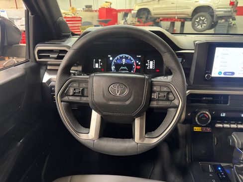 Certified 2025 Toyota Tacoma SR5 AWD/4WD image 9