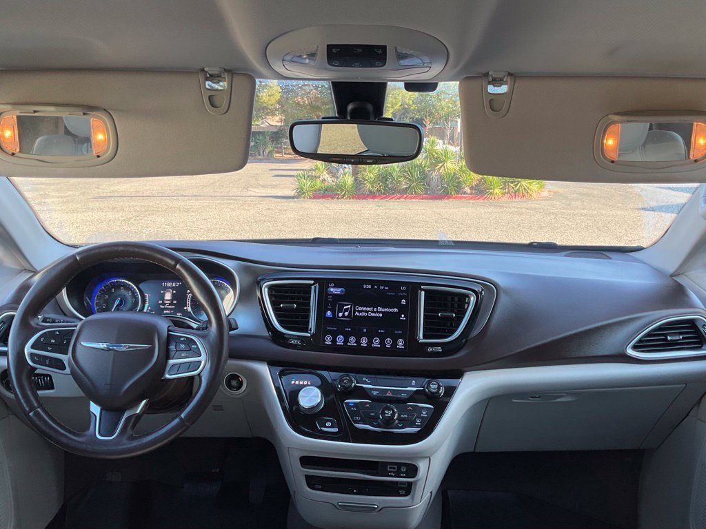 Used 2017 Chrysler Pacifica Touring-L Plus FWD image 26