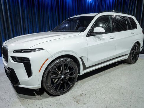 Used 2023 BMW X7 xDrive40i w/ M Sport Package image 1