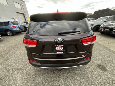 Used 2016 Kia Sorento EX image 3