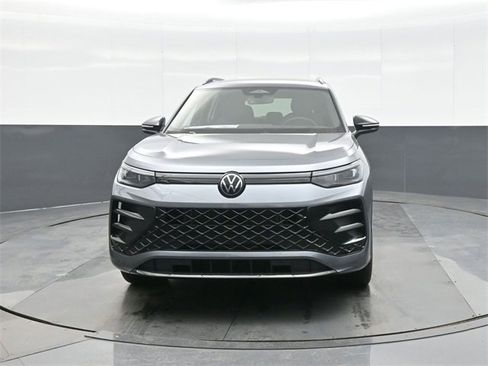 New 2026 Volkswagen Tiguan SE R-Line image 2