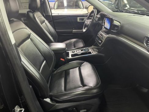 Certified 2023 Ford Explorer XLT w/ Equipment Group 202A AWD/4WD image 19