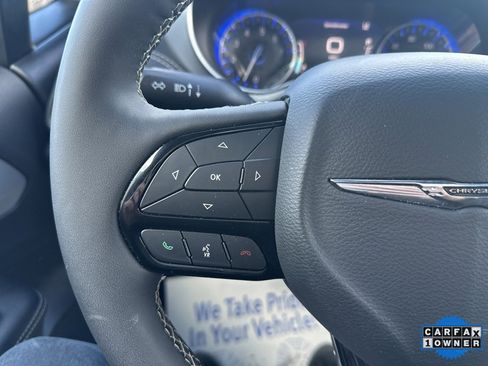 Used 2025 Chrysler Pacifica Limited image 66