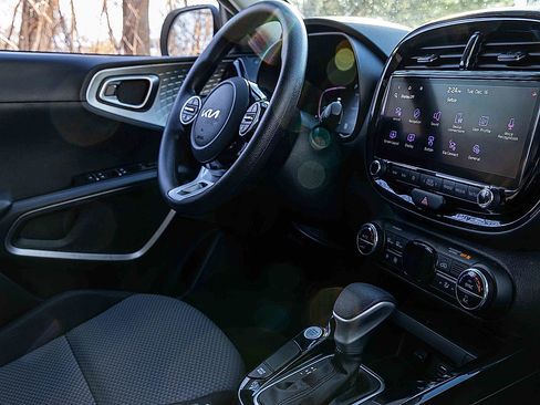 Certified 2023 Kia Soul S image 25