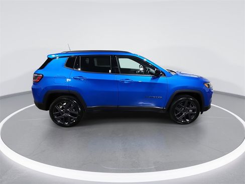 New 2026 Jeep Compass Latitude image 9