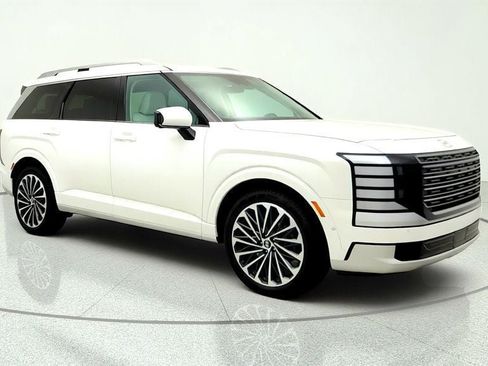 Used 2026 Hyundai Palisade Calligraphy FWD image 3