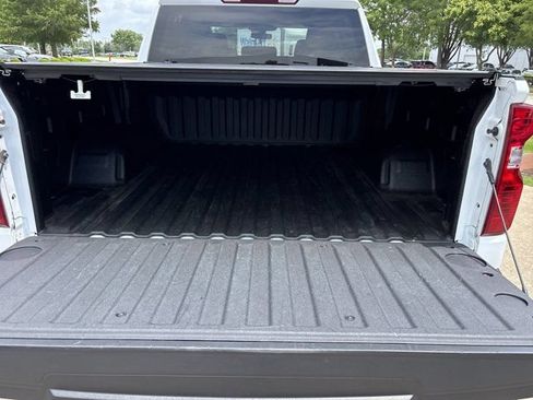 Used 2022 Chevrolet Silverado 1500 LT w/ Z71 Off-Road Package AWD/4WD image 7