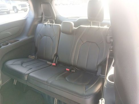 New 2026 Chrysler Pacifica Select image 15