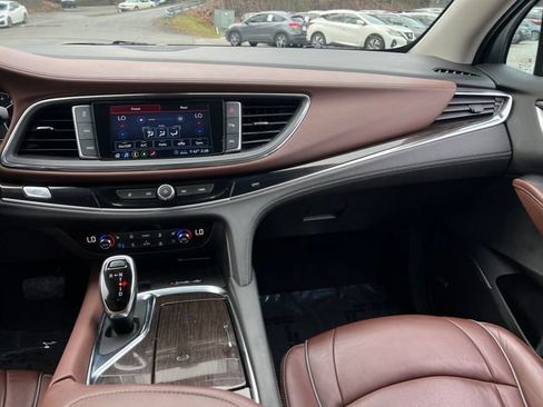Used 2021 Buick Enclave Avenir w/ Avenir Technology Package AWD/4WD image 18