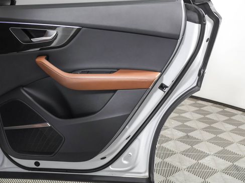 Used 2022 Audi Q8 Premium Plus w/ Premium Plus Package image 47