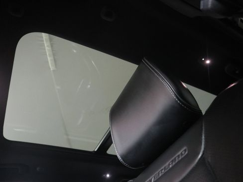 Certified 2022 Jeep Grand Cherokee Overland w/ Luxury Tech Group IV image 36