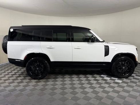 Used 2025 Land Rover Defender 130 X-Dynamic SE AWD/4WD image 9