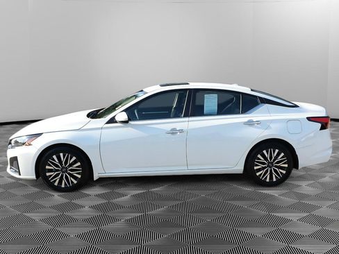 Used 2023 Nissan Altima 2.5 SV w/ SV Premium Package FWD image 3