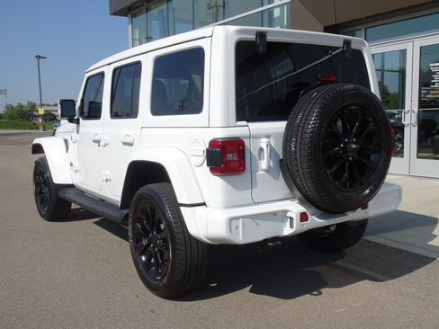 Used 2023 Jeep Wrangler Unlimited Sahara AWD/4WD image 3