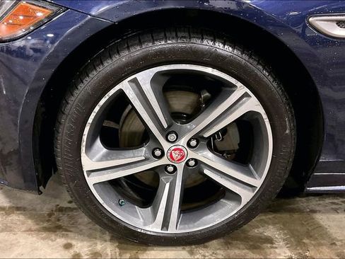 Used 2018 Jaguar XF R-Sport image 9