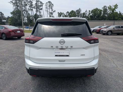 Used 2025 Nissan Rogue SV AWD/4WD image 3