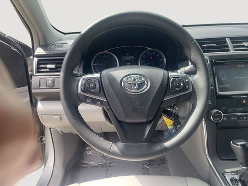 Used 2017 Toyota Camry XLE FWD image 14