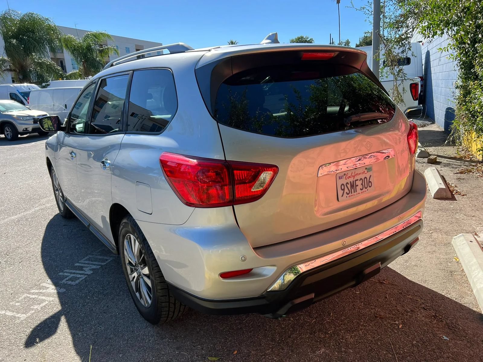 Used 2019 Nissan Pathfinder SV FWD image 6