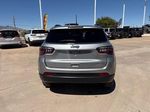 Used 2023 Jeep Compass Latitude w/ Sun and Sound Group AWD/4WD image 6