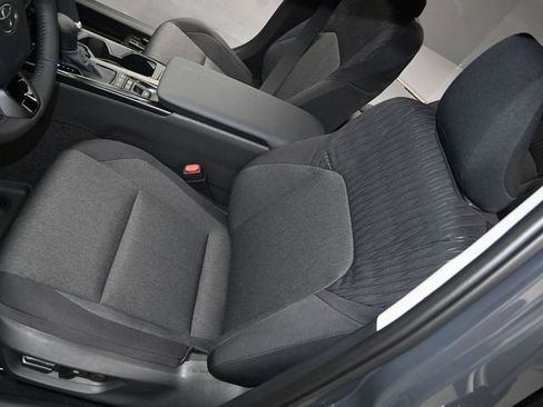 Used 2025 Toyota Camry LE w/ Convenience Package FWD image 9