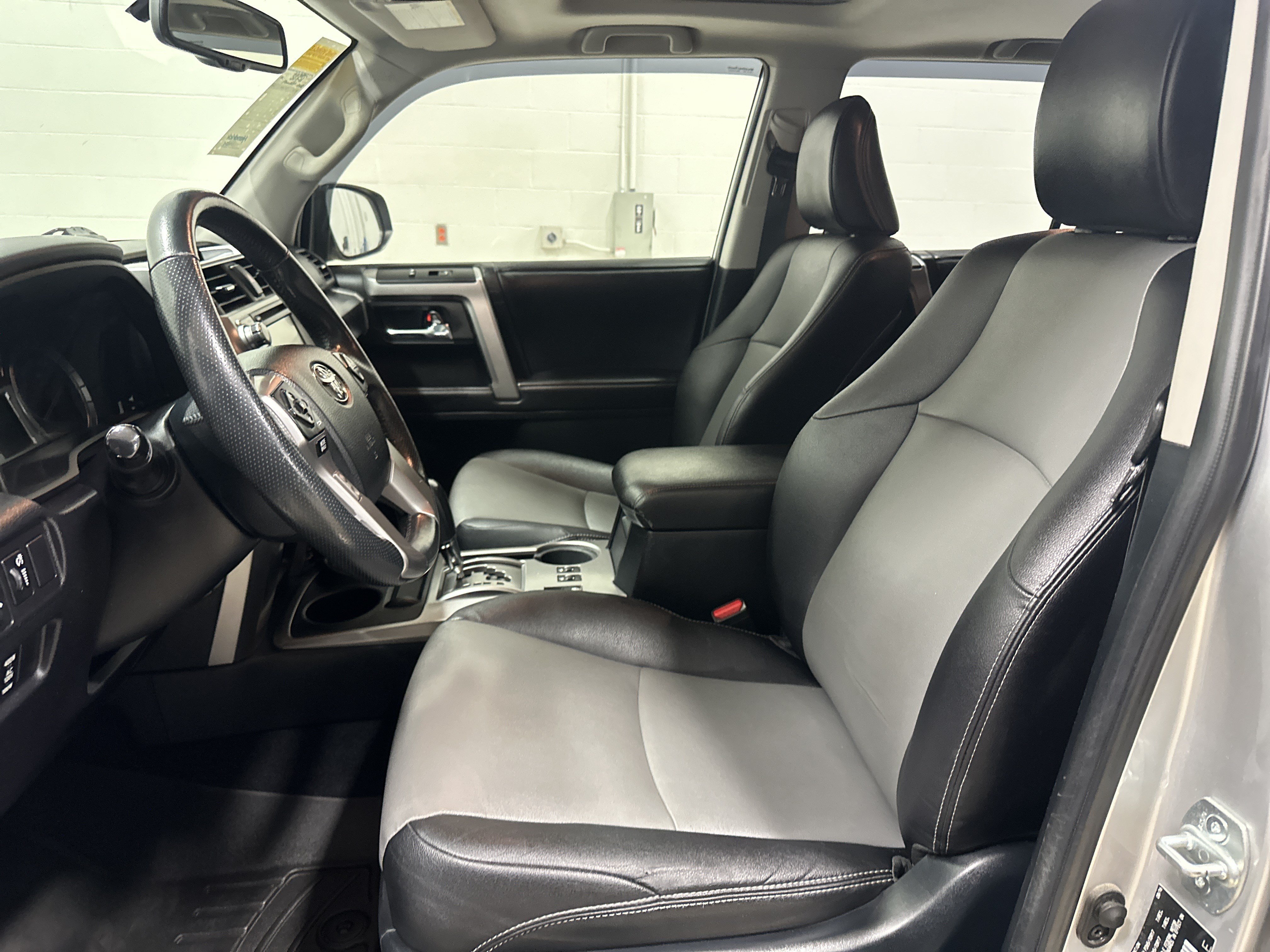 Used 2016 Toyota 4Runner SR5 Premium w/ Convenience Package AWD/4WD image 16