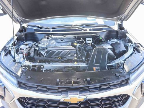 Used 2025 Chevrolet Trax LT FWD image 33
