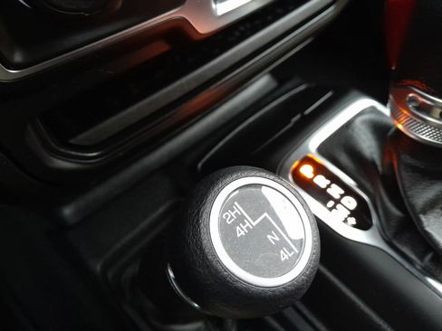 Used 2021 Jeep Wrangler Sport S image 24