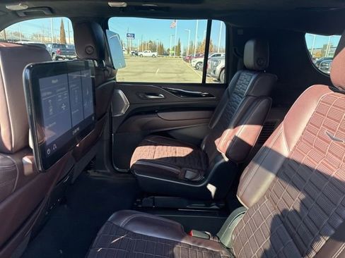 Used 2021 Cadillac Escalade ESV Premium Luxury Platinum image 8