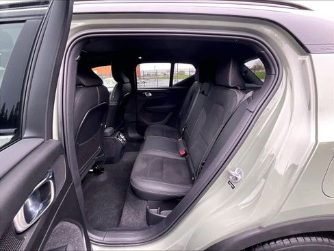 Used 2023 Volvo XC40 Recharge Ultimate image 29