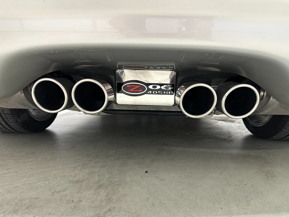 Used 2004 Chevrolet Corvette Z06 w/ Memory Package RWD image 9