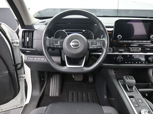 Used 2023 Nissan Pathfinder SV image 27