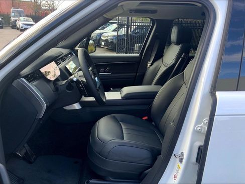 New 2025 Land Rover Range Rover SE image 9