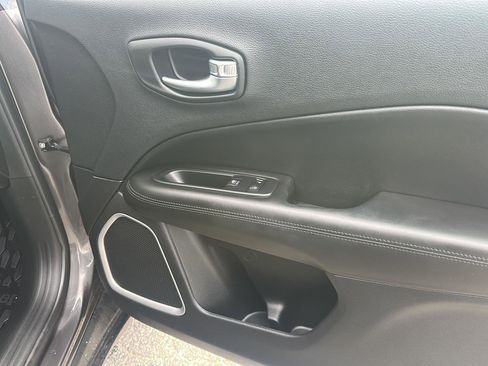 Used 2021 Jeep Compass Latitude FWD image 7