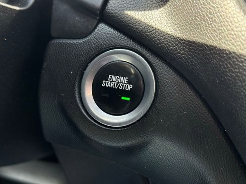 Used 2018 Chevrolet Equinox LT image 32