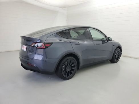Used 2023 Tesla Model Y Long Range AWD/4WD image 5