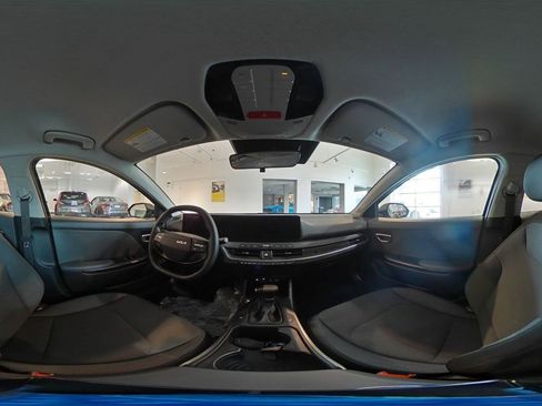 Used 2025 Kia K4 LXS image 41