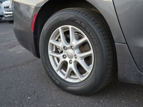 Used 2020 Chrysler Voyager LX image 9