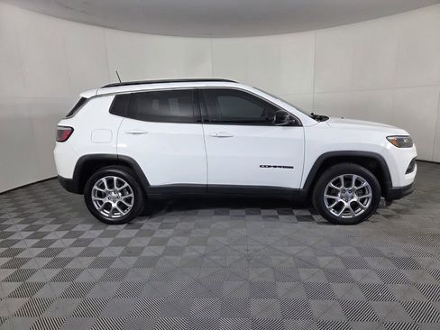 Certified 2022 Jeep Compass Latitude image 5